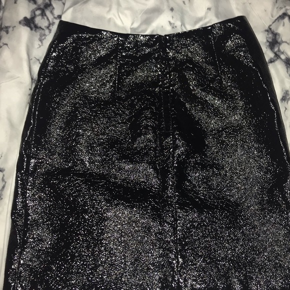 🔥BOGO under $20🔥 H&M black patent leather type high waisted skirt - Picture 2 of 4